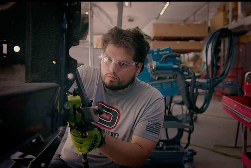 auto body repair phoenix tech working